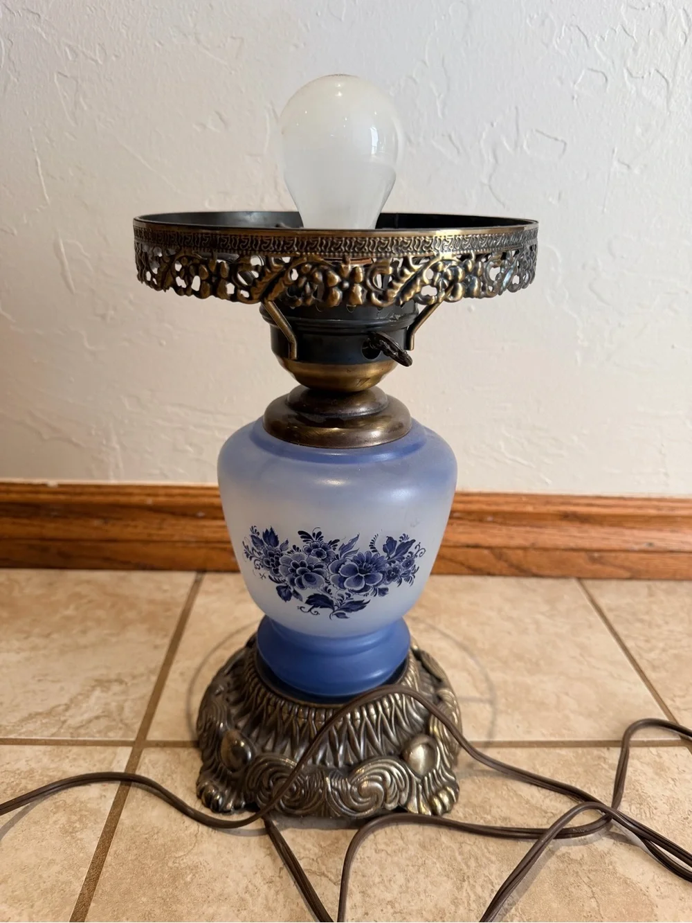 Vintage Blue frosted Floral Glass Hurricane Table Parlor Lamp - working light.